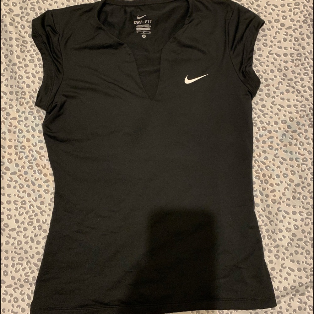 Women’s Nike DRI-FIT Active Shirt Medium